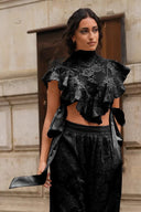 Let og luftig blonde crop top