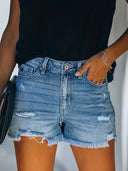 Shorts de mezclilla rasgados con estilo