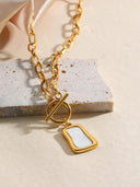Colar Geométrico Quadrado Banhado a Ouro