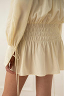 Cremefarvet off-shoulder kjole