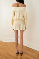 Cremefarvet off-shoulder kjole